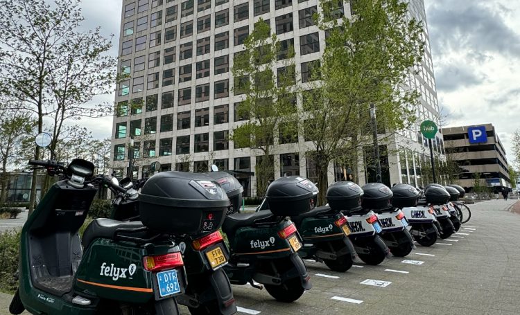 Kleine mobiliteitshub voor deelscooters in de Merwe-Vierhavens